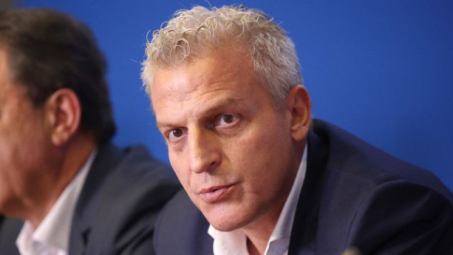 Г н Радев не е алтернативата Конфликтът между Пеевски и